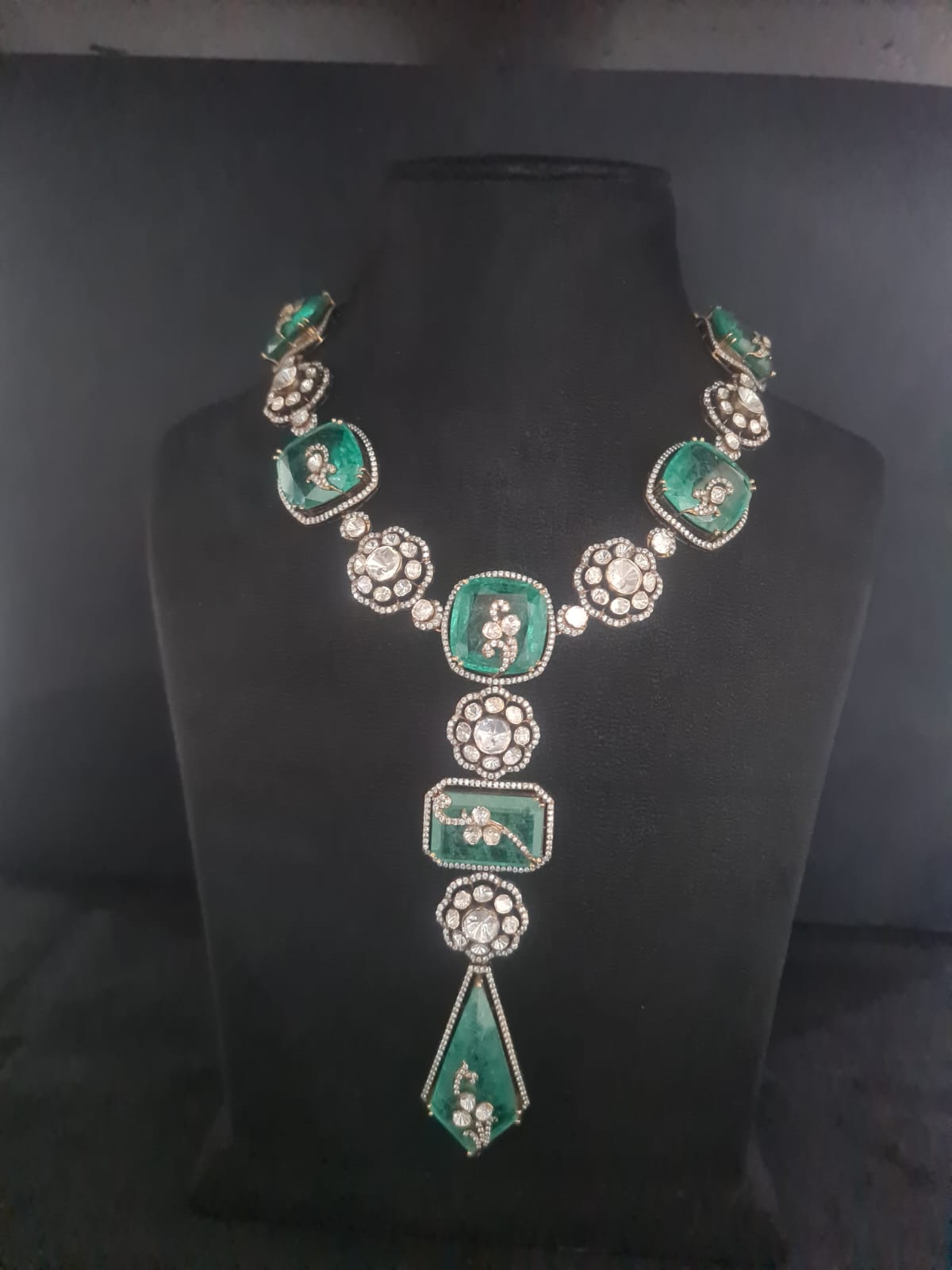 Emerald flora necklace
